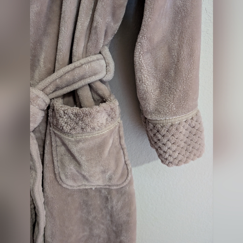 Richie House Oversized Plush Robe - Picture 3 of 6